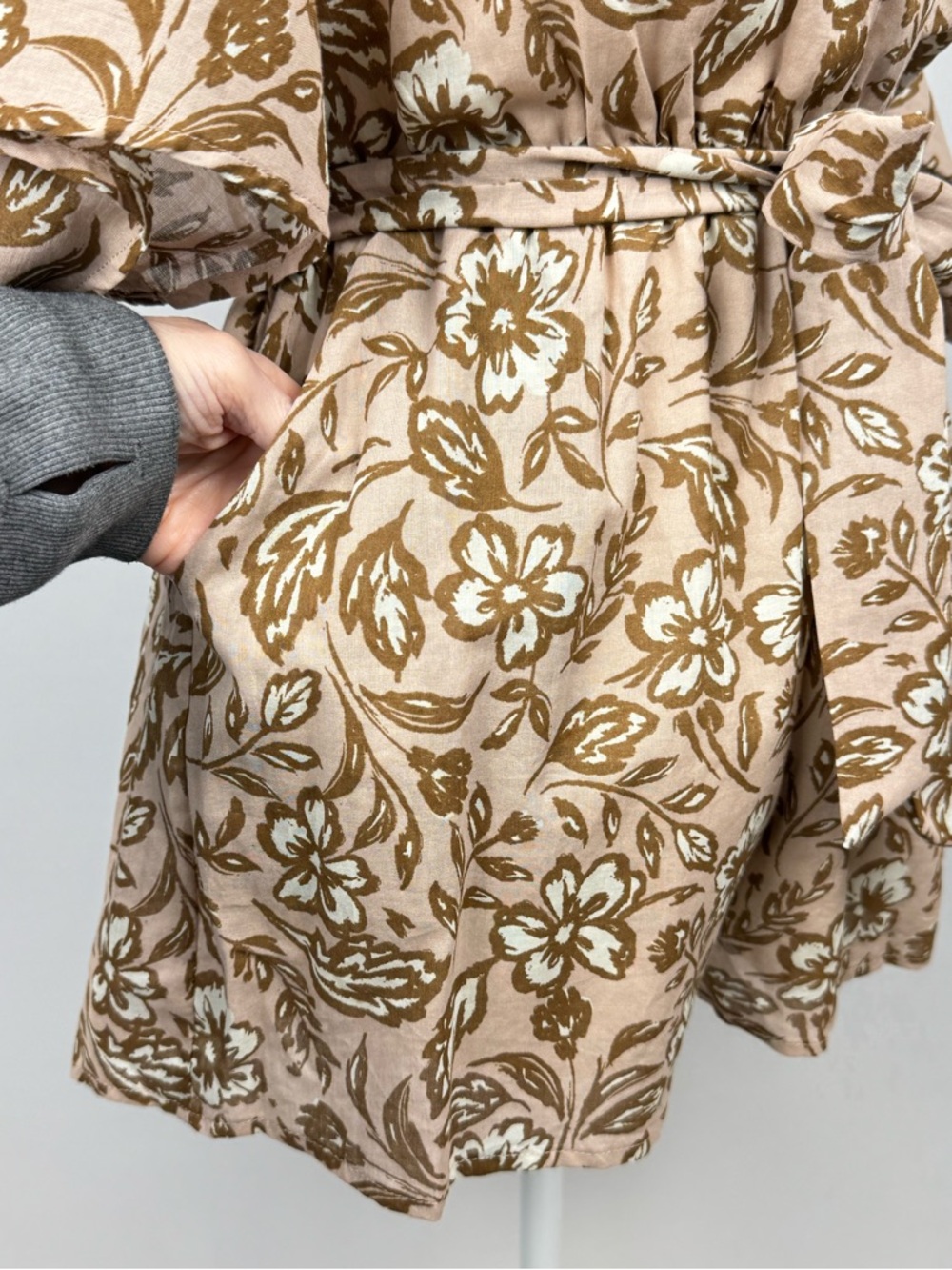 New Baltic Born Connor Romper Taupe Floral Short Sleeves Belted Pockets Small - Picture 7 of 11